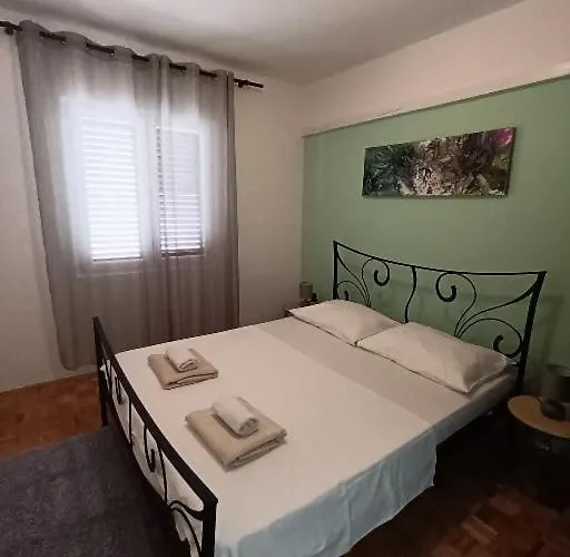 M&a House * Rogoznica (Sibenik-Knin)